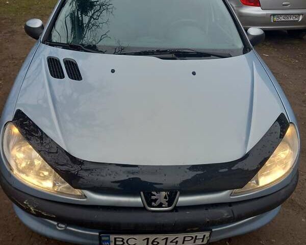 Серый Пежо 206, объемом двигателя 1.4 л и пробегом 169 тыс. км за 3750 $, фото 3 на Automoto.ua