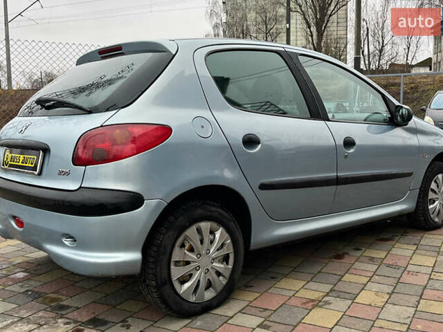 Сірий Пежо 206, об'ємом двигуна 1.36 л та пробігом 171 тис. км за 3999 $, фото 6 на Automoto.ua