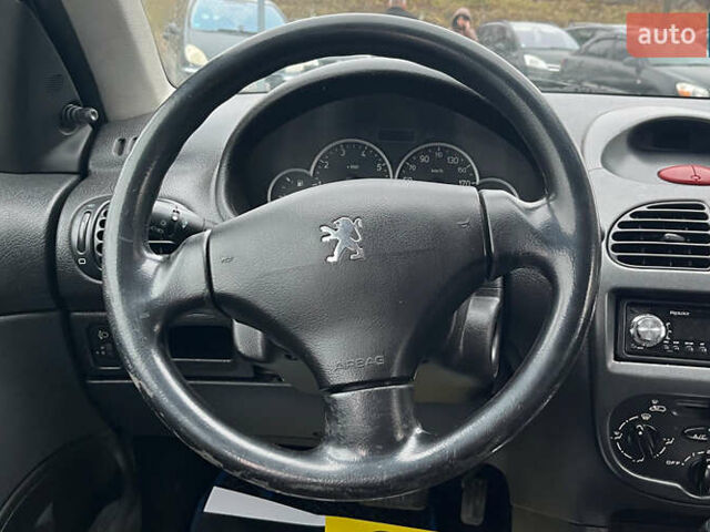 Сірий Пежо 206, об'ємом двигуна 1.36 л та пробігом 171 тис. км за 3999 $, фото 10 на Automoto.ua