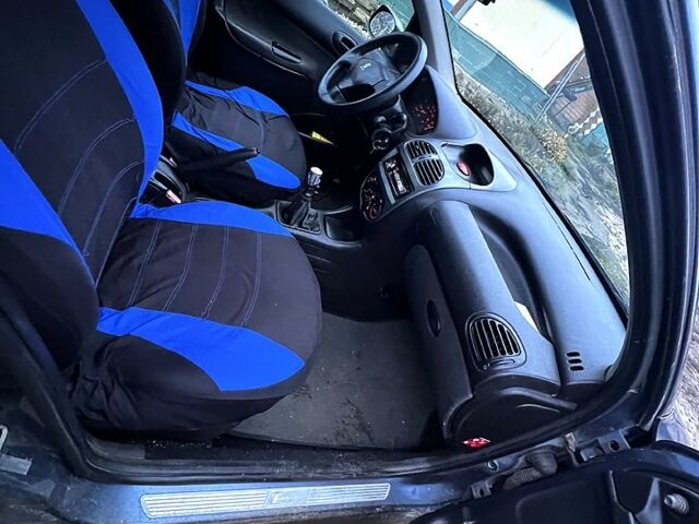 Сірий Пежо 206, об'ємом двигуна 1.4 л та пробігом 320 тис. км за 2500 $, фото 4 на Automoto.ua