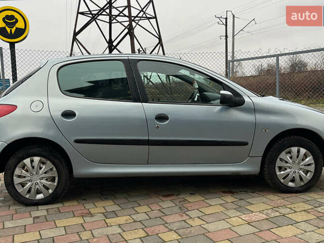 Сірий Пежо 206, об'ємом двигуна 1.36 л та пробігом 171 тис. км за 3999 $, фото 7 на Automoto.ua