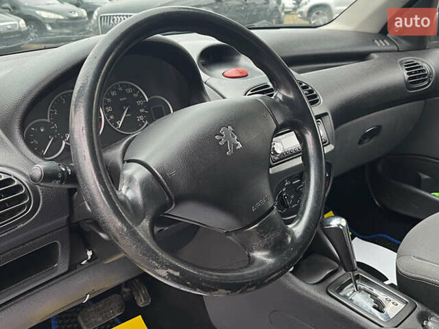 Сірий Пежо 206, об'ємом двигуна 1.36 л та пробігом 171 тис. км за 3999 $, фото 9 на Automoto.ua