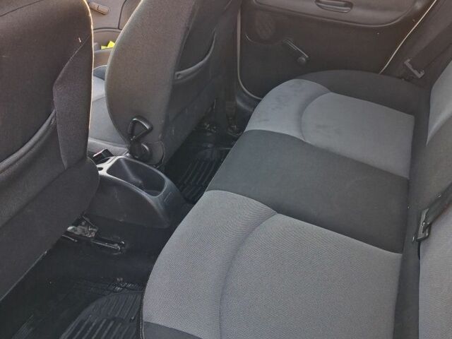 Сірий Пежо 206, об'ємом двигуна 1.4 л та пробігом 340 тис. км за 3800 $, фото 7 на Automoto.ua