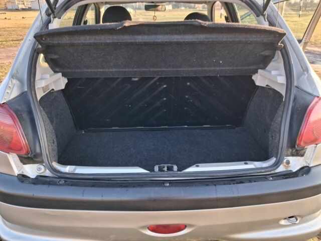 Сірий Пежо 206, об'ємом двигуна 1.4 л та пробігом 340 тис. км за 3800 $, фото 8 на Automoto.ua