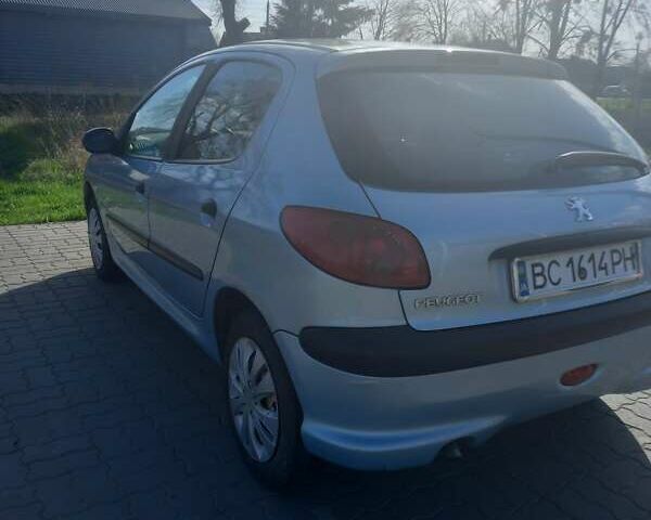 Серый Пежо 206, объемом двигателя 1.4 л и пробегом 170 тыс. км за 3000 $, фото 3 на Automoto.ua