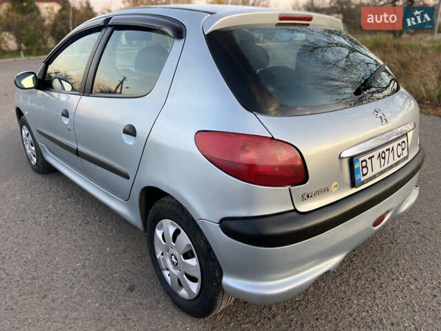 Серый Пежо 206, объемом двигателя 1.36 л и пробегом 173 тыс. км за 3350 $, фото 5 на Automoto.ua