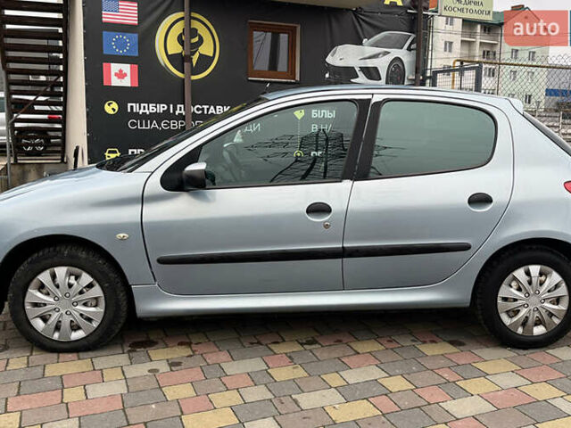 Сірий Пежо 206, об'ємом двигуна 1.36 л та пробігом 171 тис. км за 3999 $, фото 3 на Automoto.ua