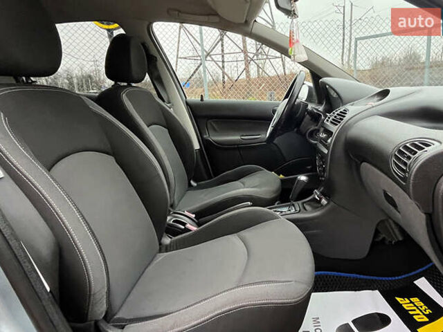 Сірий Пежо 206, об'ємом двигуна 1.36 л та пробігом 171 тис. км за 3999 $, фото 14 на Automoto.ua