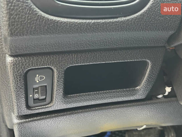 Сірий Пежо 206, об'ємом двигуна 1.36 л та пробігом 171 тис. км за 3999 $, фото 12 на Automoto.ua