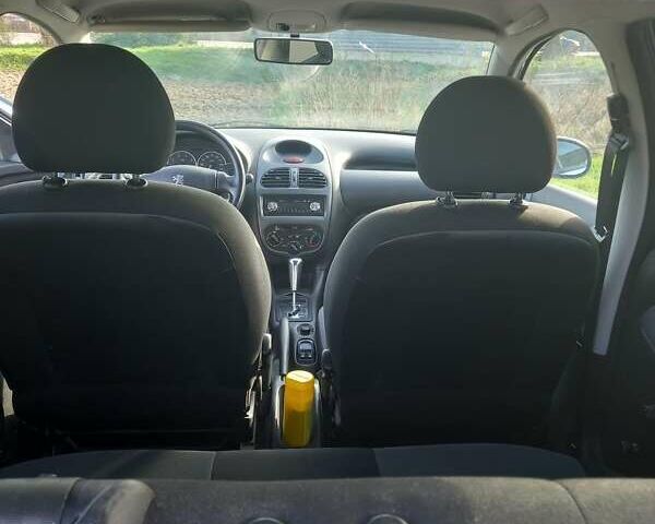 Сірий Пежо 206, об'ємом двигуна 1.4 л та пробігом 171 тис. км за 3000 $, фото 15 на Automoto.ua