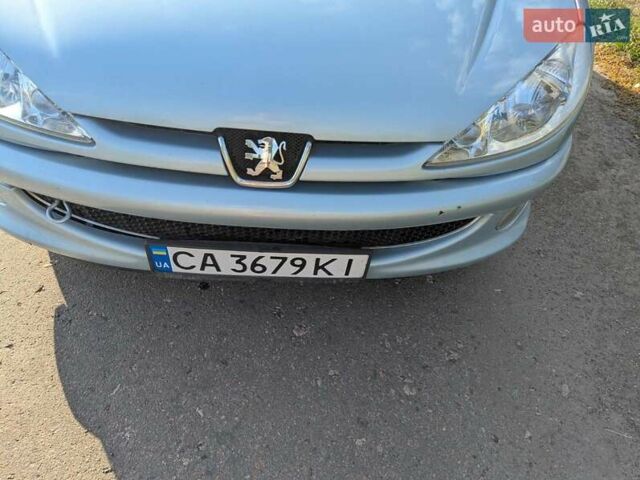 Сірий Пежо 206, об'ємом двигуна 1.59 л та пробігом 246 тис. км за 4100 $, фото 3 на Automoto.ua