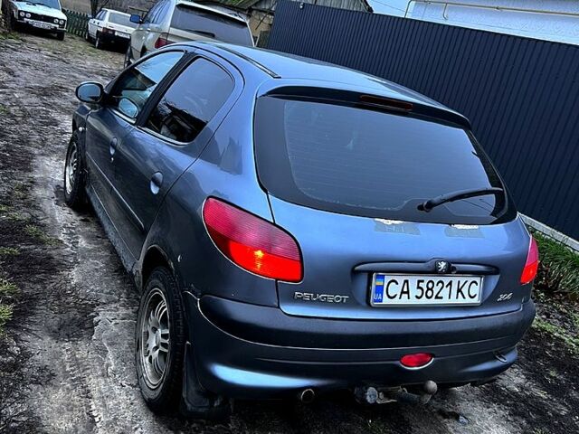 Сірий Пежо 206, об'ємом двигуна 1.4 л та пробігом 320 тис. км за 2500 $, фото 1 на Automoto.ua