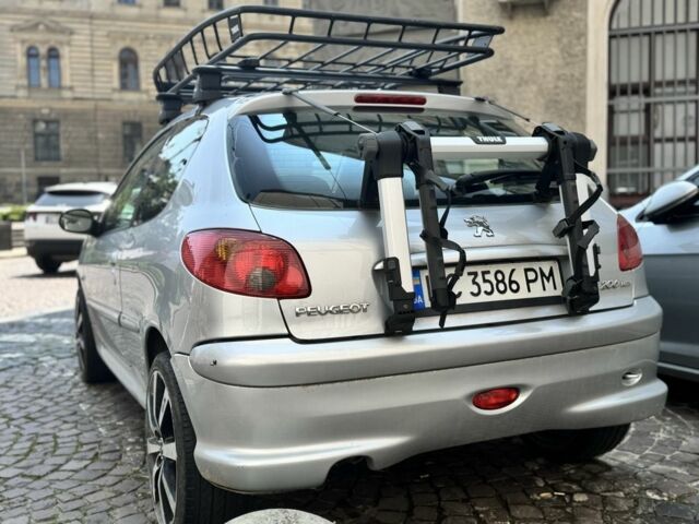 Сірий Пежо 206, об'ємом двигуна 1.4 л та пробігом 200 тис. км за 2950 $, фото 7 на Automoto.ua