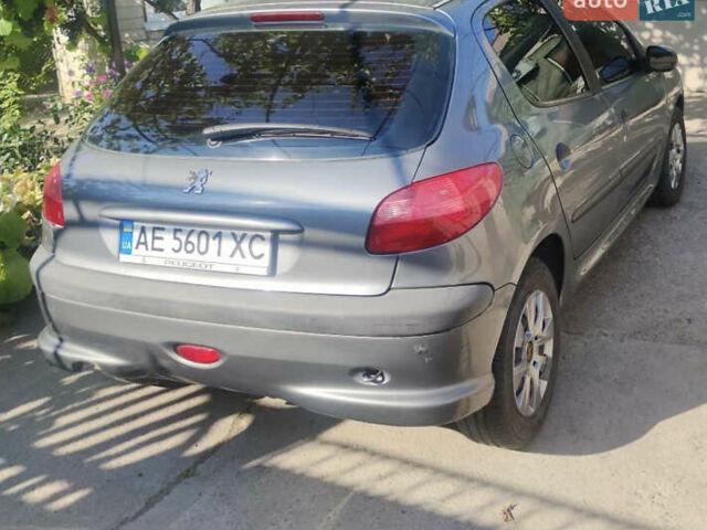 Серый Пежо 206, объемом двигателя 1.6 л и пробегом 43 тыс. км за 4600 $, фото 7 на Automoto.ua