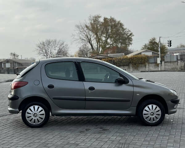 Серый Пежо 206, объемом двигателя 1.59 л и пробегом 90 тыс. км за 3399 $, фото 5 на Automoto.ua