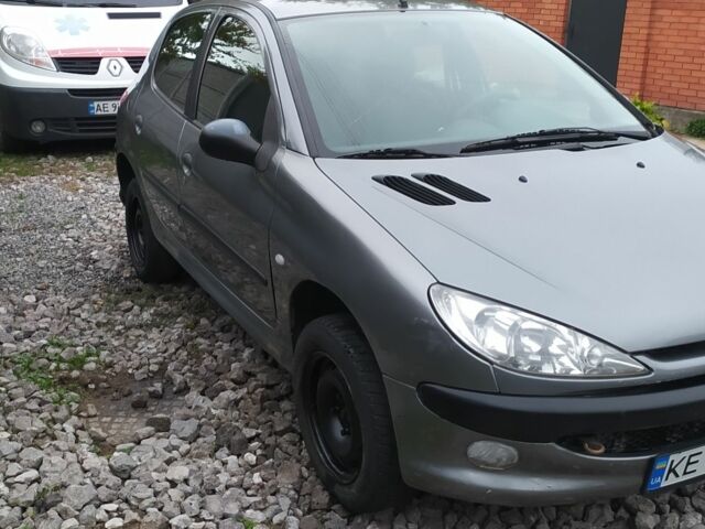 Сірий Пежо 206, об'ємом двигуна 0 л та пробігом 91 тис. км за 2700 $, фото 1 на Automoto.ua