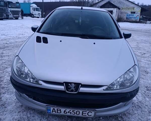 Серый Пежо 206, объемом двигателя 1.6 л и пробегом 168 тыс. км за 4200 $, фото 2 на Automoto.ua