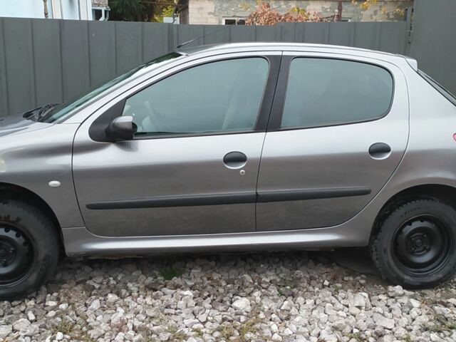 Сірий Пежо 206, об'ємом двигуна 0 л та пробігом 91 тис. км за 2700 $, фото 3 на Automoto.ua