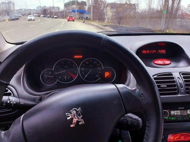 Сірий Пежо 206, об'ємом двигуна 1.6 л та пробігом 85 тис. км за 4600 $, фото 6 на Automoto.ua