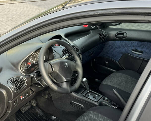 Серый Пежо 206, объемом двигателя 1.59 л и пробегом 90 тыс. км за 3399 $, фото 8 на Automoto.ua