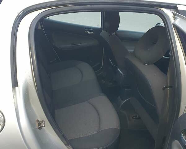 Сірий Пежо 206, об'ємом двигуна 1.36 л та пробігом 260 тис. км за 3000 $, фото 14 на Automoto.ua