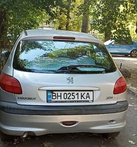 Серый Пежо 206, объемом двигателя 1.59 л и пробегом 144 тыс. км за 4400 $, фото 2 на Automoto.ua