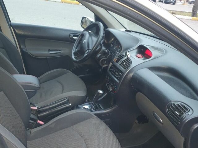 Серый Пежо 206, объемом двигателя 1.4 л и пробегом 260 тыс. км за 3000 $, фото 13 на Automoto.ua