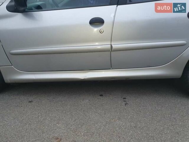 Сірий Пежо 206, об'ємом двигуна 1.36 л та пробігом 260 тис. км за 3000 $, фото 8 на Automoto.ua