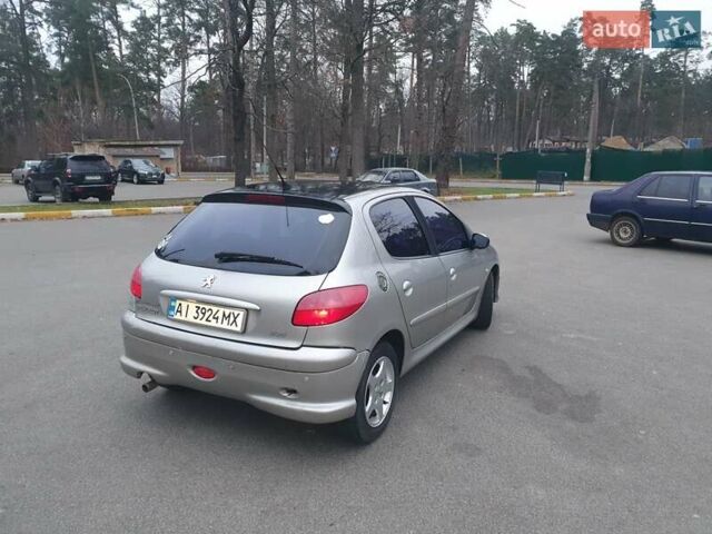Сірий Пежо 206, об'ємом двигуна 1.36 л та пробігом 260 тис. км за 3000 $, фото 4 на Automoto.ua