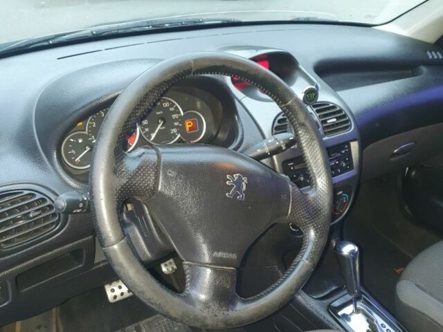 Серый Пежо 206, объемом двигателя 1.4 л и пробегом 260 тыс. км за 3000 $, фото 10 на Automoto.ua