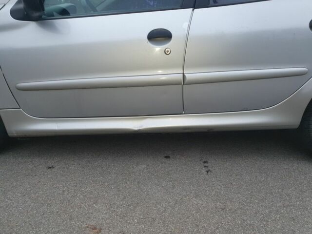 Серый Пежо 206, объемом двигателя 1.4 л и пробегом 260 тыс. км за 3000 $, фото 16 на Automoto.ua