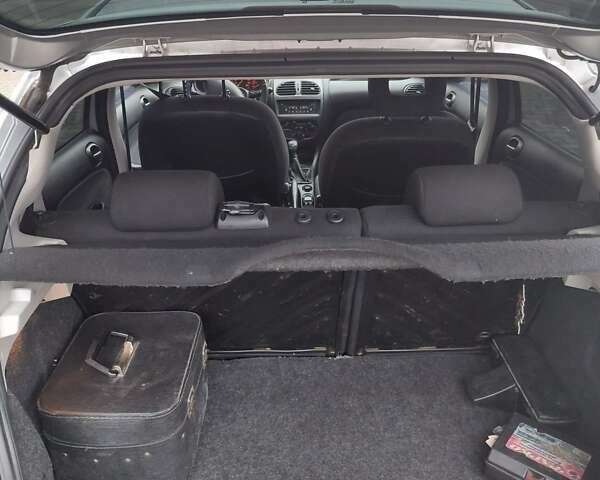 Серый Пежо 206, объемом двигателя 1.4 л и пробегом 165 тыс. км за 3500 $, фото 6 на Automoto.ua