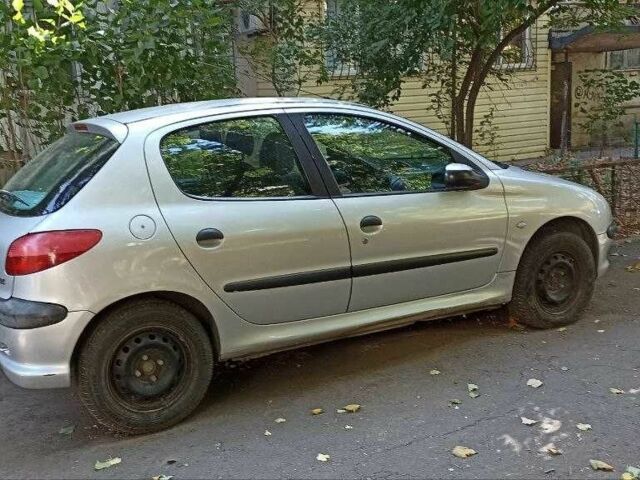 Серый Пежо 206, объемом двигателя 1.6 л и пробегом 144 тыс. км за 4400 $, фото 8 на Automoto.ua