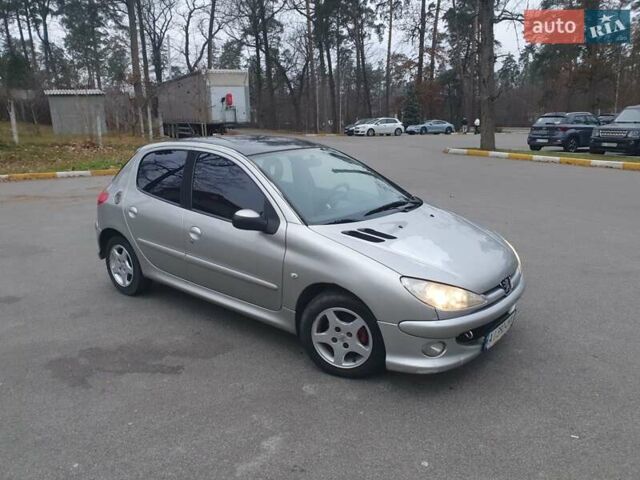 Сірий Пежо 206, об'ємом двигуна 1.36 л та пробігом 260 тис. км за 3000 $, фото 1 на Automoto.ua
