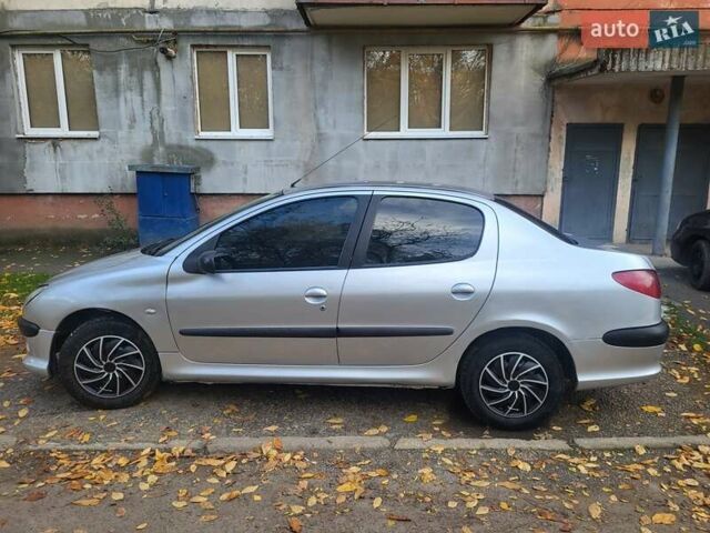 Сірий Пежо 206, об'ємом двигуна 1.4 л та пробігом 230 тис. км за 3500 $, фото 6 на Automoto.ua