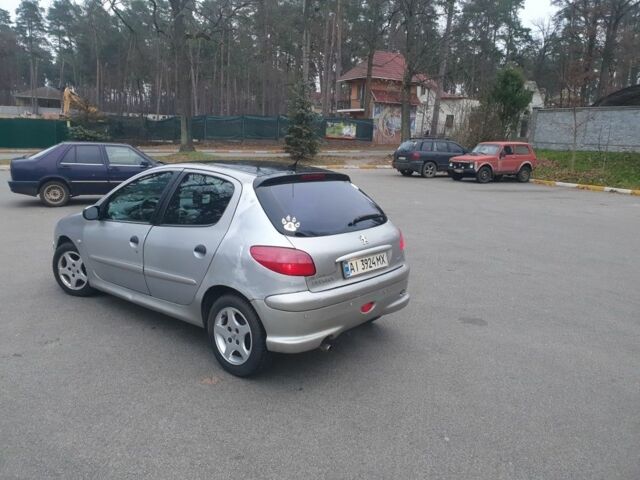 Серый Пежо 206, объемом двигателя 1.4 л и пробегом 260 тыс. км за 3000 $, фото 3 на Automoto.ua