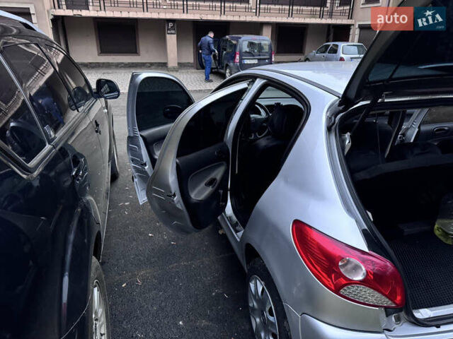 Серый Пежо 206, объемом двигателя 1.36 л и пробегом 278 тыс. км за 3250 $, фото 6 на Automoto.ua