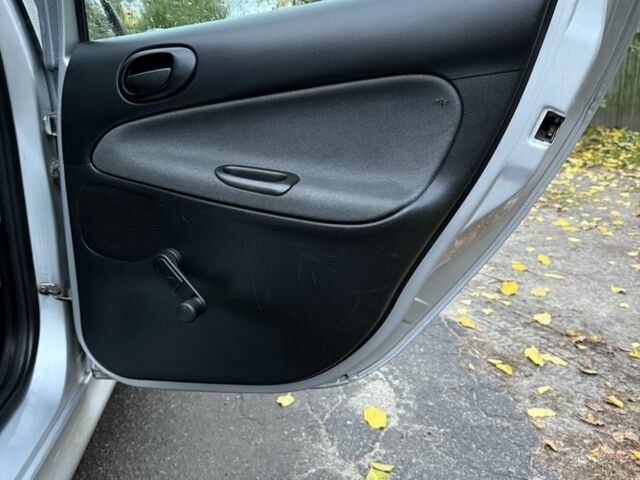 Пежо 206 2009 в Кременчуге на Automoto.ua Серый Пежо 206, объемом двигателя 1.1 л и пробегом 188 тыс. км за 3500 $, фото 20 на Automoto.ua