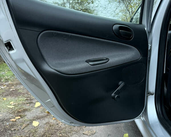 Пежо 206 2009 в Кременчуге на Automoto.ua Серый Пежо 206, объемом двигателя 1.12 л и пробегом 188 тыс. км за 3500 $, фото 20 на Automoto.ua