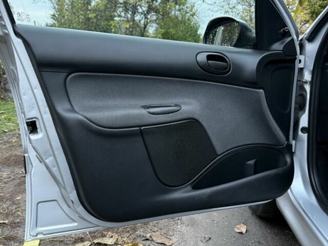 Пежо 206 2009 в Кременчуге на Automoto.ua Серый Пежо 206, объемом двигателя 1.1 л и пробегом 188 тыс. км за 3500 $, фото 14 на Automoto.ua