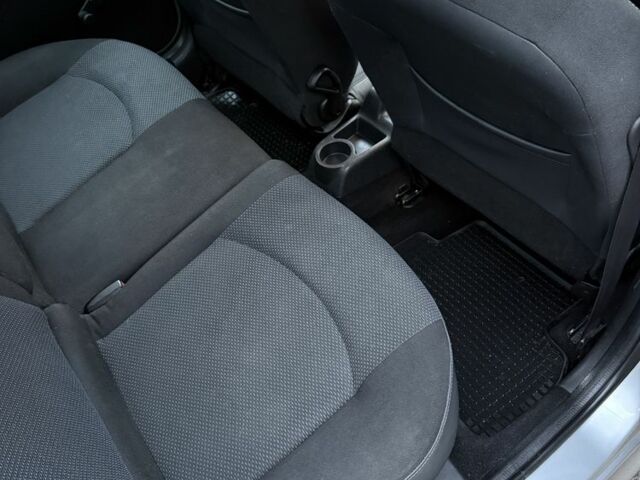 Пежо 206 2009 в Кременчуге на Automoto.ua Серый Пежо 206, объемом двигателя 1.1 л и пробегом 188 тыс. км за 3500 $, фото 19 на Automoto.ua