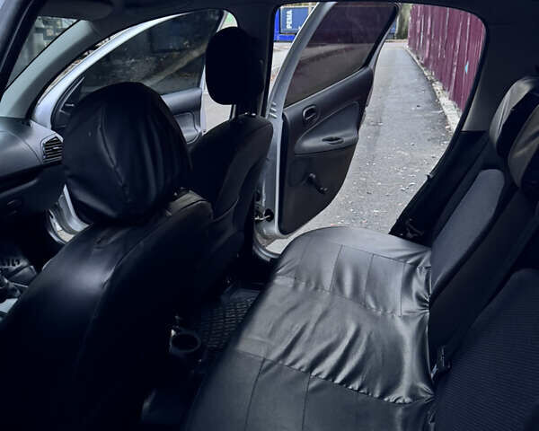 Серый Пежо 206, объемом двигателя 1.36 л и пробегом 278 тыс. км за 3250 $, фото 8 на Automoto.ua