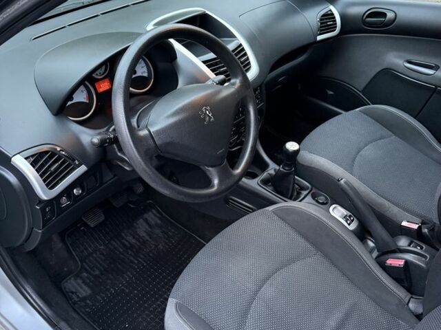 Пежо 206 2009 в Кременчуге на Automoto.ua Серый Пежо 206, объемом двигателя 1.1 л и пробегом 188 тыс. км за 3500 $, фото 13 на Automoto.ua