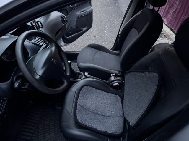 Серый Пежо 206, объемом двигателя 1.4 л и пробегом 278 тыс. км за 3250 $, фото 10 на Automoto.ua