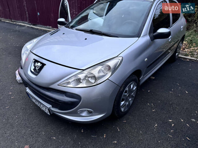 Серый Пежо 206, объемом двигателя 1.36 л и пробегом 278 тыс. км за 3250 $, фото 21 на Automoto.ua