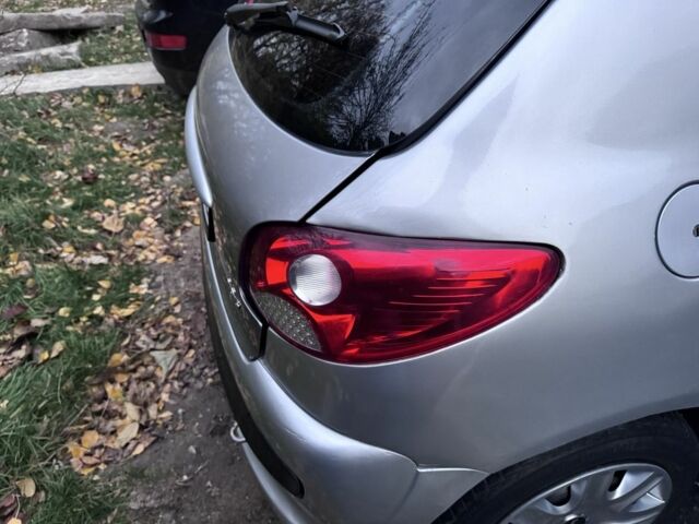 Серый Пежо 206, объемом двигателя 1.4 л и пробегом 278 тыс. км за 3250 $, фото 15 на Automoto.ua