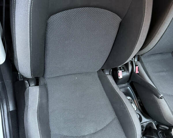 Пежо 206 2009 в Кременчуге на Automoto.ua Серый Пежо 206, объемом двигателя 1.12 л и пробегом 188 тыс. км за 3500 $, фото 25 на Automoto.ua