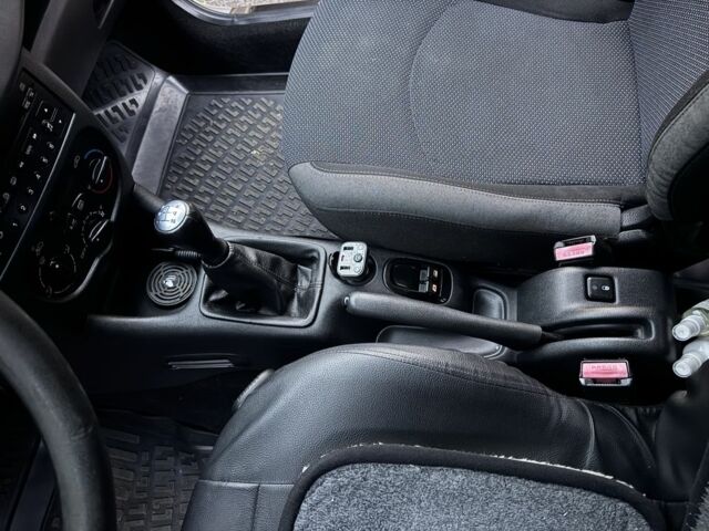 Серый Пежо 206, объемом двигателя 1.4 л и пробегом 278 тыс. км за 3250 $, фото 12 на Automoto.ua