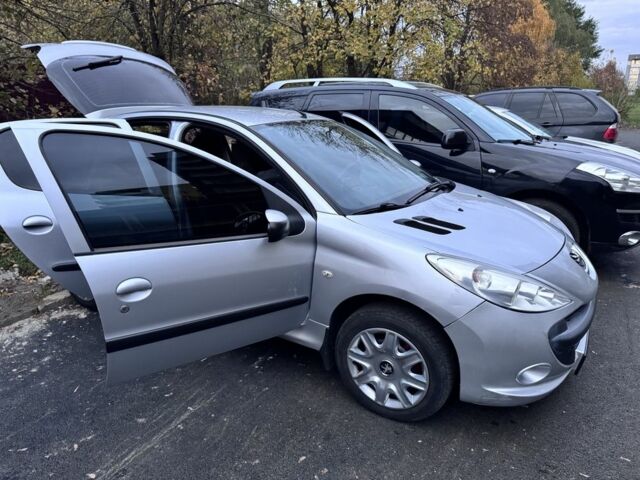 Серый Пежо 206, объемом двигателя 1.4 л и пробегом 278 тыс. км за 3250 $, фото 1 на Automoto.ua