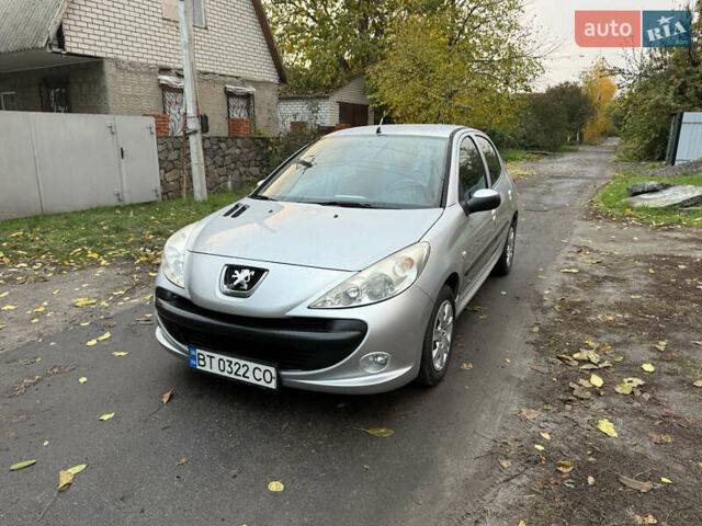 Пежо 206 2009 в Кременчуге на Automoto.ua Серый Пежо 206, объемом двигателя 1.12 л и пробегом 188 тыс. км за 3500 $, фото 2 на Automoto.ua